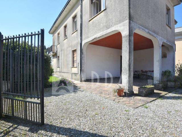 Villa Indipendente in vendita a Colle Brianza, Lombardia