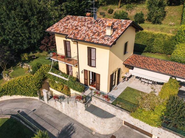 Villa Indipendente in vendita a Colle Brianza, Lombardia