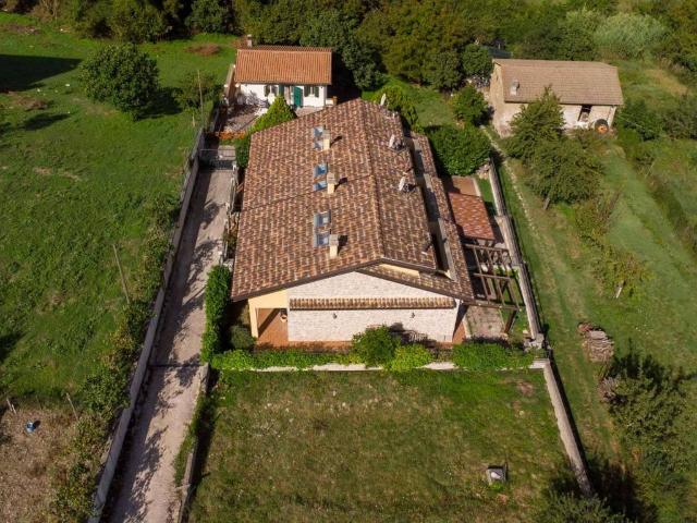 Villa Indipendente in vendita a Colle Di Tora, Lazio