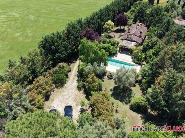 Villa Indipendente in vendita a Colle Di Val D'elsa, Toscana