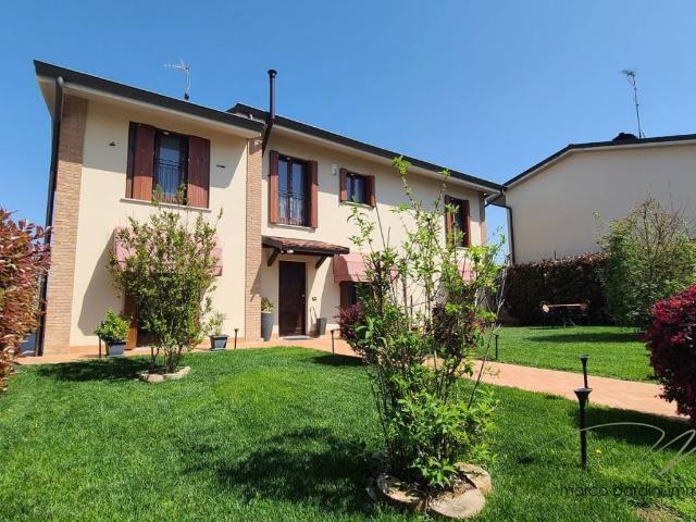 Villa Indipendente in vendita a Collecchio, Reggio Emilia