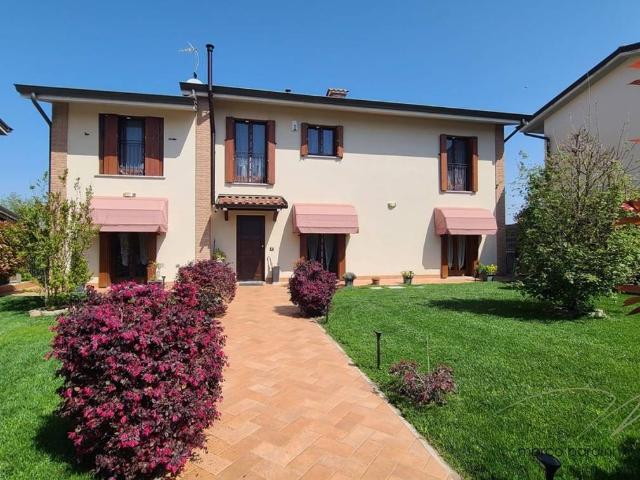 Villa Indipendente in vendita a Collecchio, Reggio Emilia