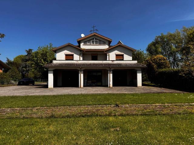 Villa Indipendente in vendita a Collecchio, Reggio Emilia