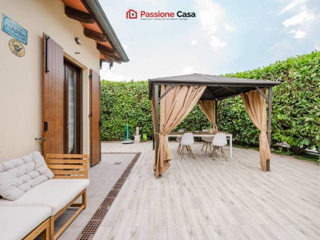 Villa Indipendente in vendita a Collecchio, Reggio Emilia