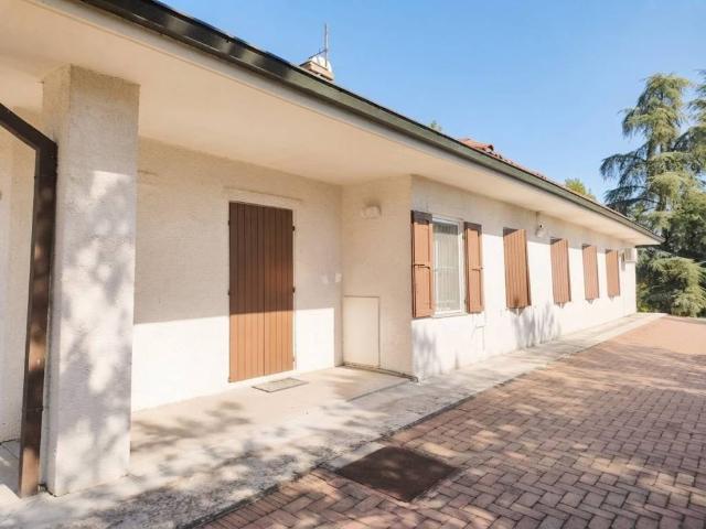 Villa Indipendente in vendita a Collecchio, Reggio Emilia