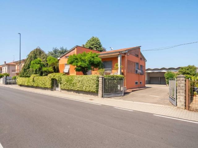 Villa Indipendente in vendita a Collecchio, Reggio Emilia