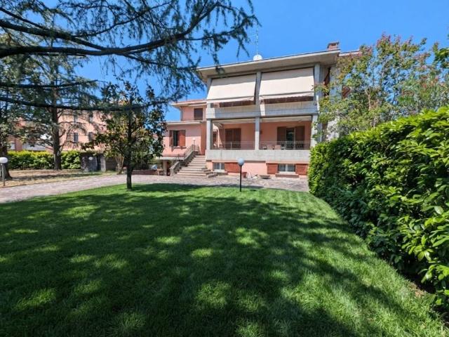 Villa Indipendente in vendita a Collecchio, Reggio Emilia