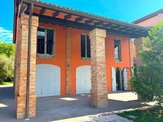 Villa Indipendente in vendita a Collecchio, Reggio Emilia