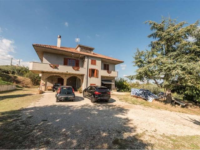 Villa Indipendente in vendita a Collecorvino, Abruzzo