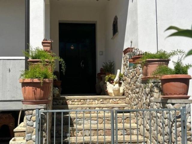 Villa Indipendente in vendita a Collecorvino, Abruzzo