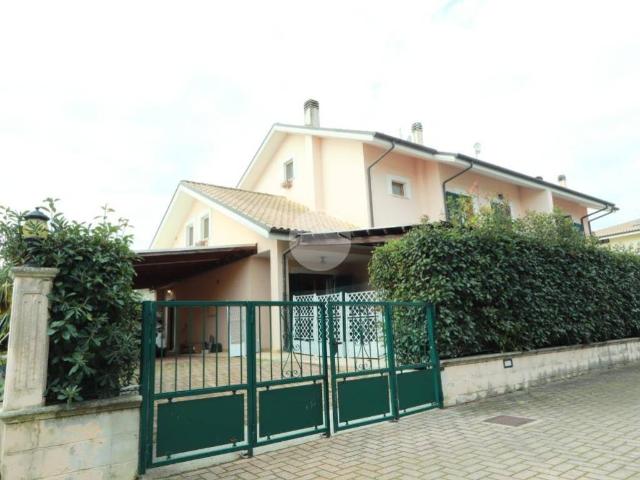 Villa Indipendente in vendita a Collecorvino, Abruzzo