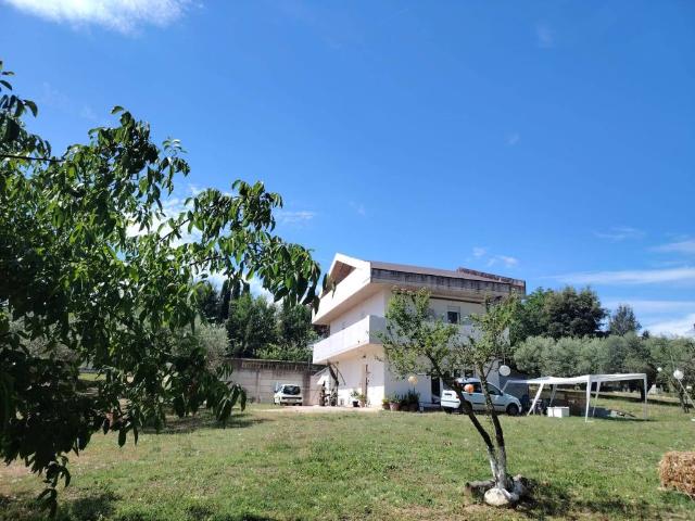 Villa Indipendente in vendita a Collecorvino, Abruzzo