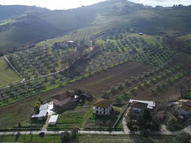 Villa Indipendente in vendita a Collecorvino, Abruzzo