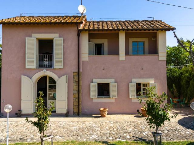 Villa Indipendente in vendita a Colognole, Collesalvetti