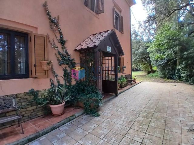 Villa Indipendente in vendita a Collesalvetti, Toscana