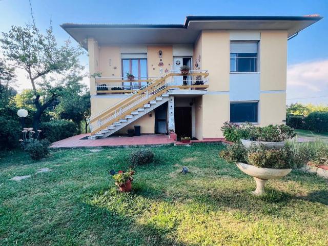 Villa Indipendente in vendita a Collesalvetti, Toscana