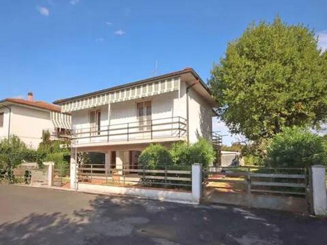 Villa Indipendente in vendita a Guasticce, Collesalvetti
