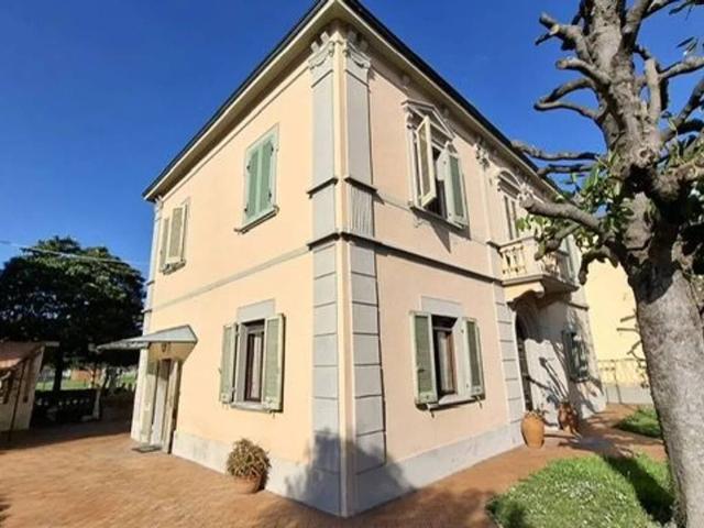 Villa Indipendente in vendita a Collesalvetti, Toscana