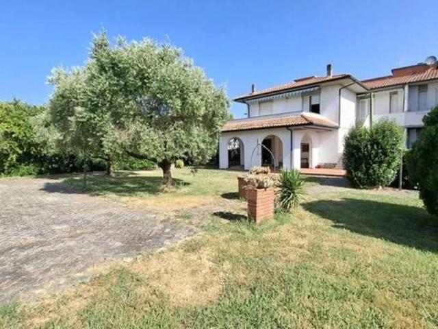 Villa Indipendente in vendita a Collesalvetti, Toscana