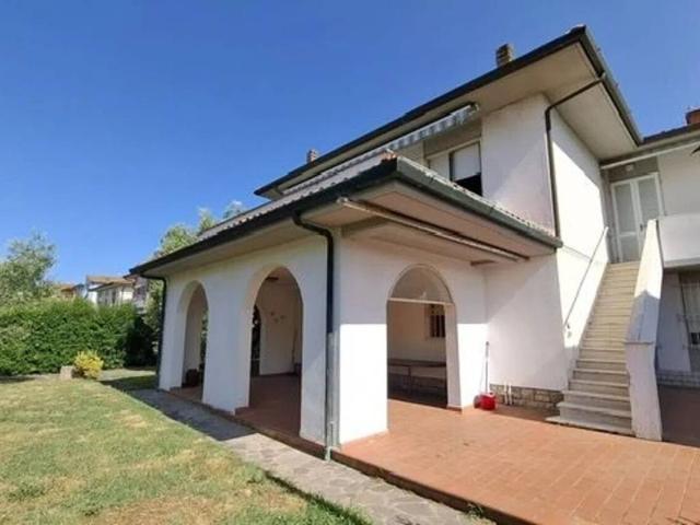 Villa Indipendente in vendita a Collesalvetti, Toscana