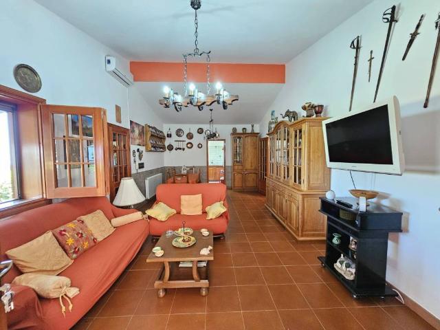 Villa Indipendente in vendita a Collesano, Sicilia