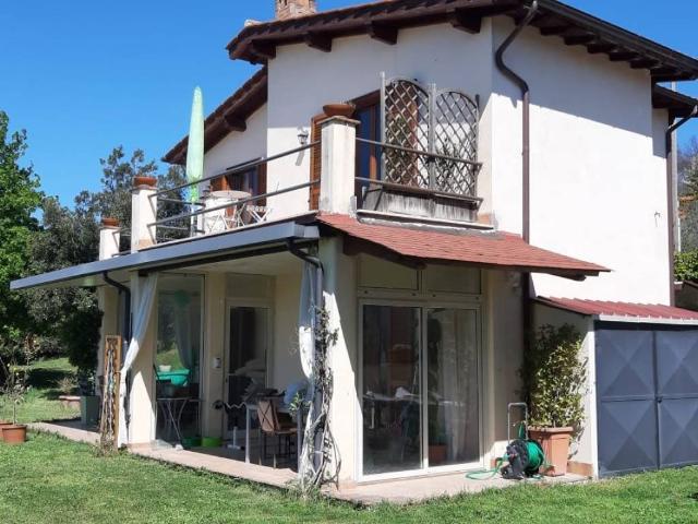 Villa Indipendente in vendita a Collevecchio, Lazio