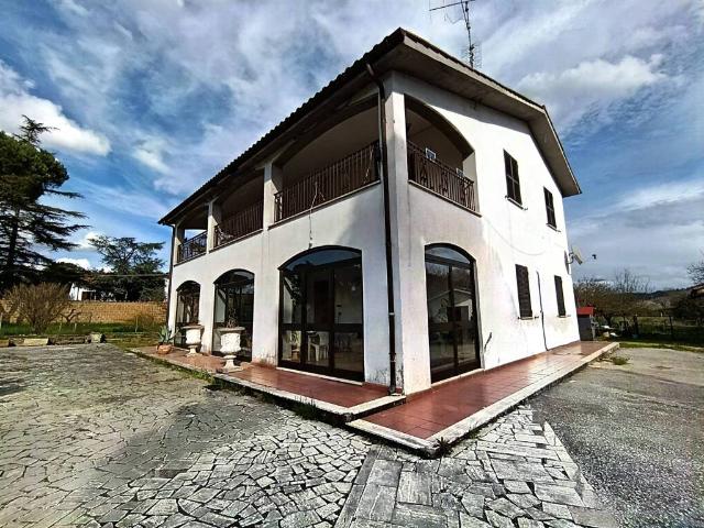 Villa Indipendente in vendita a Collevecchio, Lazio