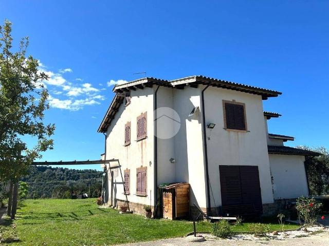 Villa Indipendente in vendita a Collevecchio, Lazio