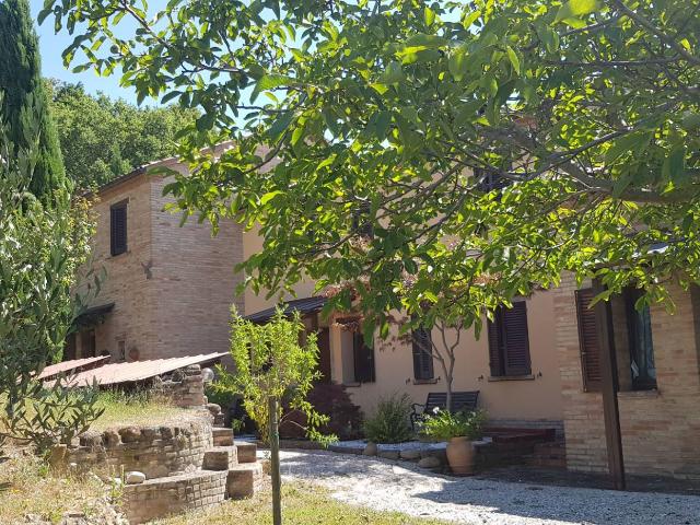 Villa Indipendente in vendita a Colli al Metauro, Marche