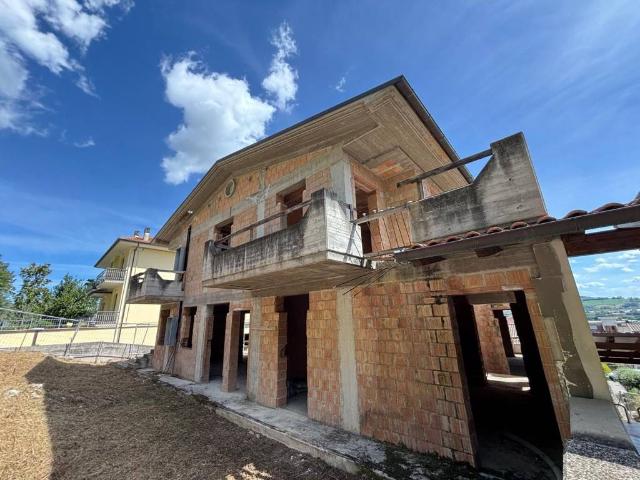 Villa Indipendente in vendita a Colli al Metauro, Marche