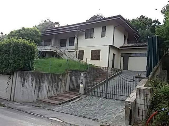 Villa Indipendente in vendita a Colli al Metauro, Marche