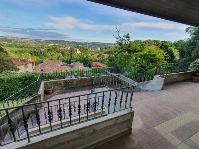 Villa Indipendente in vendita a Colli al Metauro, Marche
