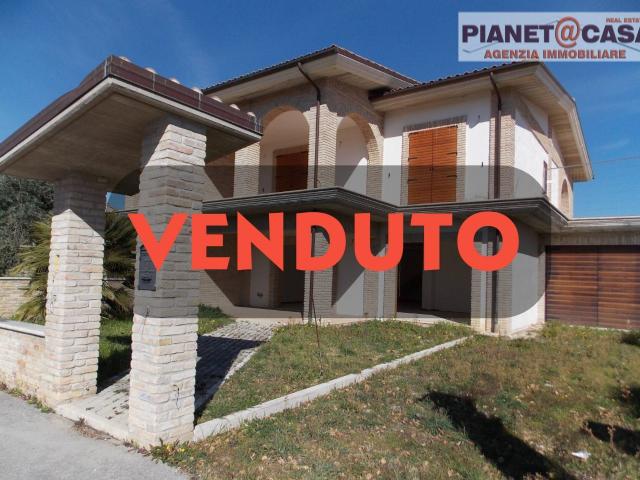 Villa Indipendente in vendita a San Silvestro, Marche