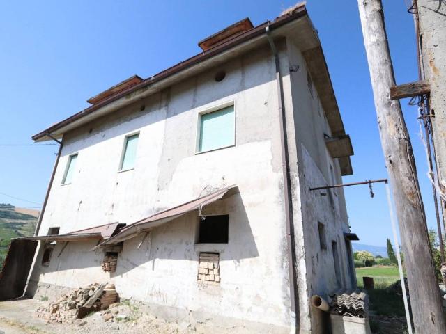 Villa Indipendente in vendita a Marche, Ascoli Piceno