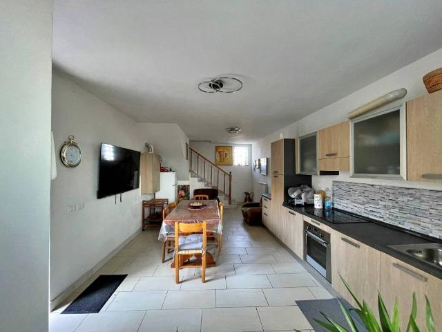 Villa Indipendente in vendita a Colli Verdi, Pometo