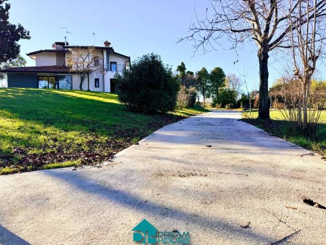 Villa Indipendente in vendita a Colloredo Di Montalbano, Friuli-Venezia Giulia