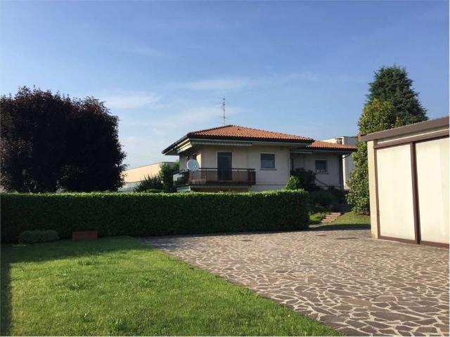 Villa Indipendente in vendita a Cologno Al Serio, Lombardia