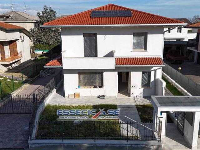 Villa Indipendente in vendita a Cologno al Serio, Bergamo