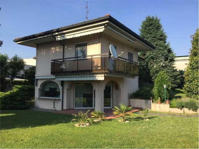Villa Indipendente in vendita a Cologno Al Serio, Lombardia