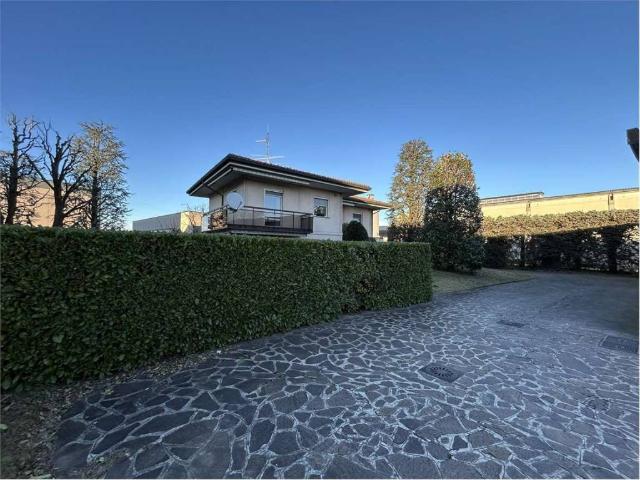Villa Indipendente in vendita a Cologno Al Serio, Lombardia