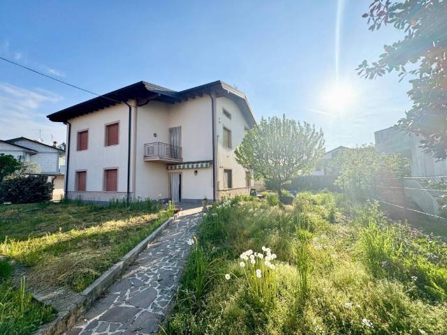 Villa Indipendente in vendita a Cologno Al Serio, Lombardia
