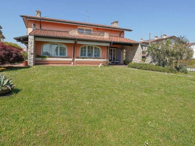 Villa Indipendente in vendita a Cologno Al Serio, Lombardia