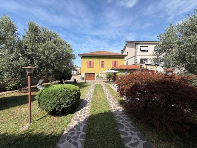 Villa Indipendente in vendita a Cologno Monzese, Lombardia
