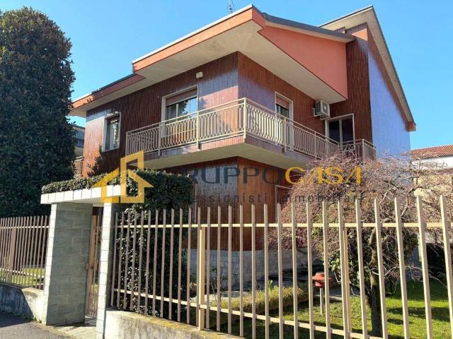 Villa Indipendente in vendita a Cologno Monzese, San Giuliano Monzese Villa Indipendente in vendita a Cologno Monzese, San Giuliano Monzese