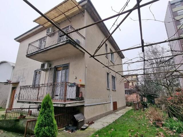 Villa Indipendente in vendita a Cologno Monzese, Lombardia