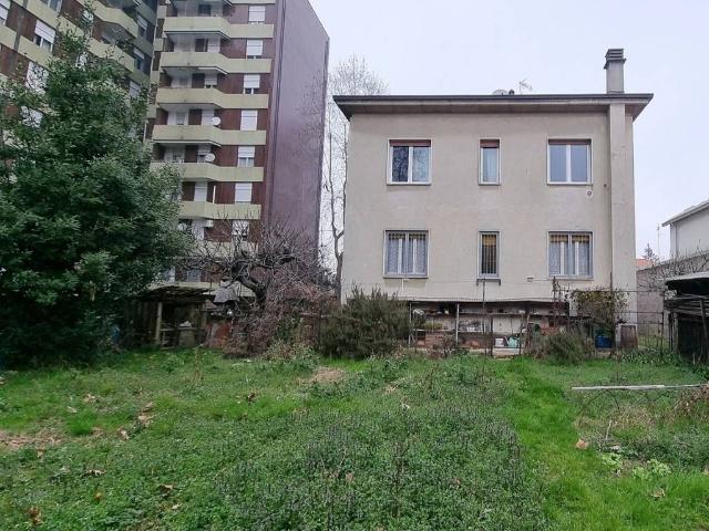 Villa Indipendente in vendita a Cologno Monzese, Lombardia