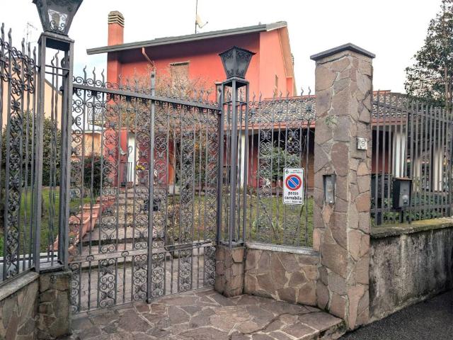 Villa Indipendente in vendita a San Giuliano Monzese, Cologno Monzese