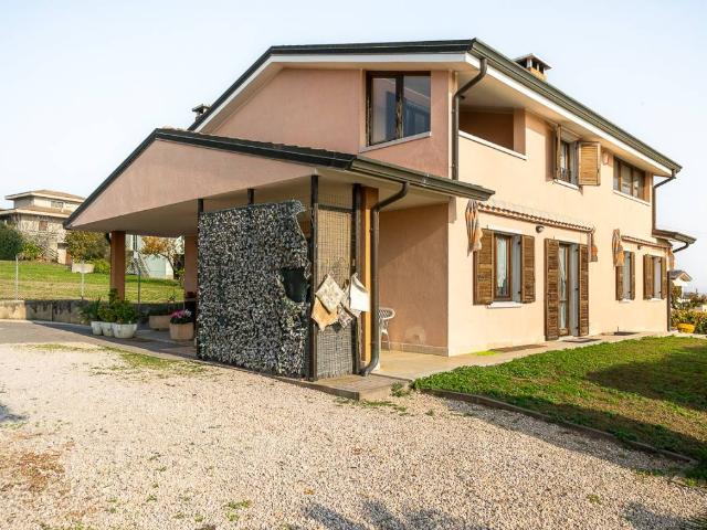 Villa Indipendente in vendita a Colognola Ai Colli, Veneto