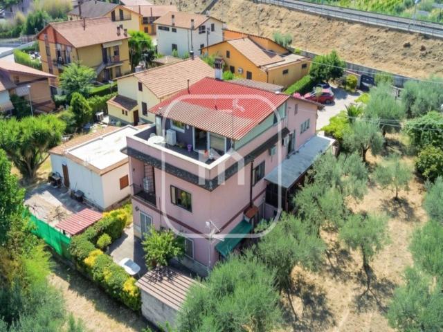 Villa Indipendente in vendita a Colonna, Roma Capitale