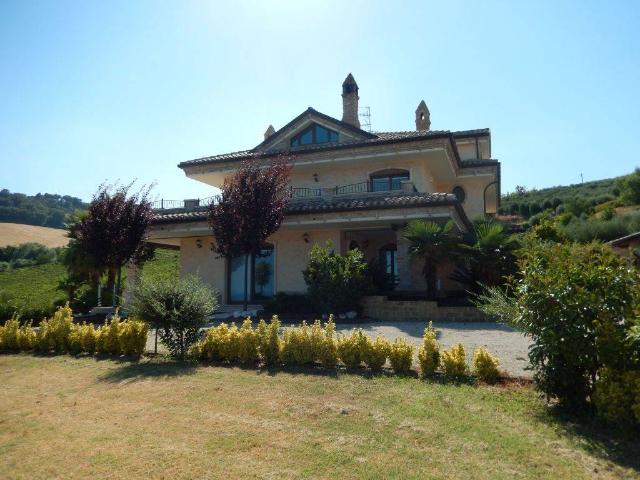 Villa Indipendente in vendita a Unione dei Comuni della Val Vibrata, Colonnella